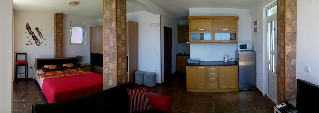 يوتجيها Apartments Bombona الغرفة الصورة