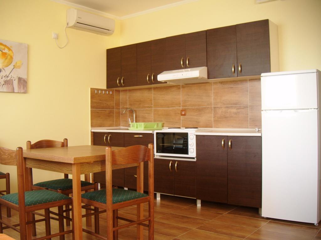 يوتجيها Apartments Bombona الغرفة الصورة