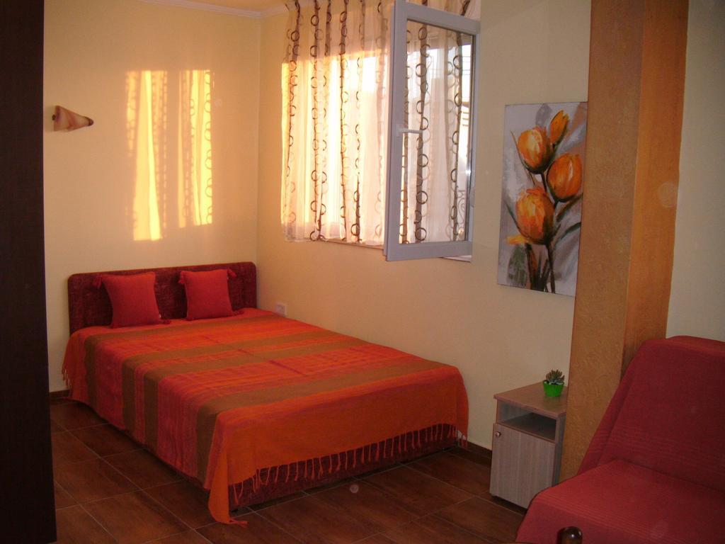 يوتجيها Apartments Bombona الغرفة الصورة