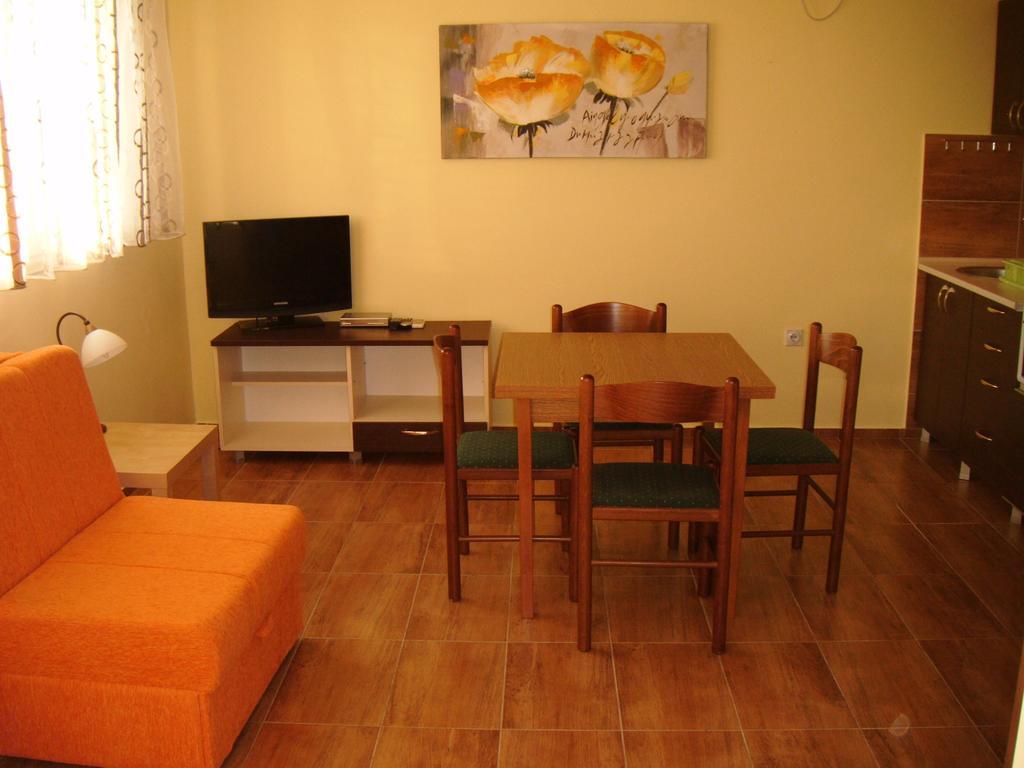 يوتجيها Apartments Bombona الغرفة الصورة